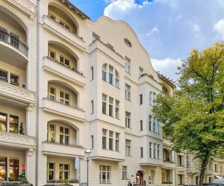 Wohngebäude/ Vorderhaus - 6 Zimmer Etagenwohnung zum Kaufen in Berlin