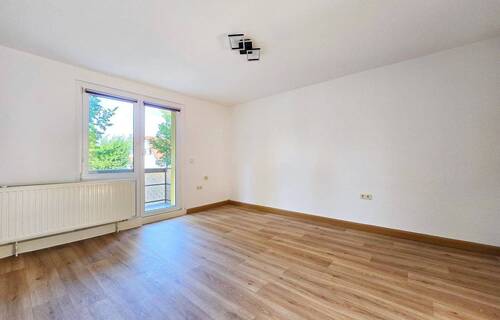 Wohnzimmer - Schicke 2-Zimmer-Wohnung mit Balkon & EBK