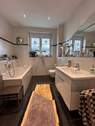 Bad mit Wanne - 