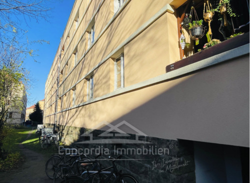 Rückseite mit Garten - 1 Zimmer Mehrfamilienhaus, Wohnhaus in Dresden