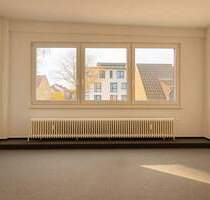 Zentral gelegene Bürofläche im 1. OG in Bremen-Hastedt über derzeit leerstehender Werkstatt