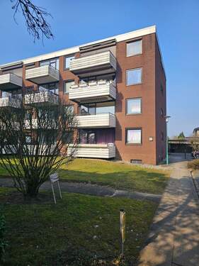 Front - Eine Wohnung mit tollem Schnitt. Aber renovierungsbedürftig. In ruhiger 2. Reihe.