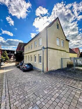 Hausansicht - 7 Zimmer Mehrfamilienhaus, Wohnhaus in Lauf an der Pegnitz