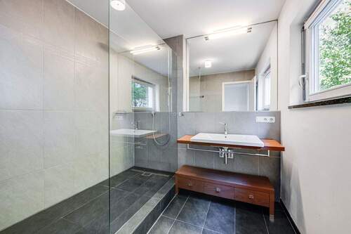 Badezimmer - 4 Zimmer Etagenwohnung in München