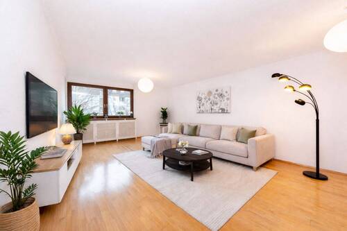 Wohnzimmer - 3 Zimmer Etagenwohnung zum Kaufen in München