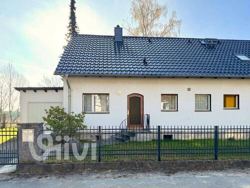 Hausansicht / house view - Doppelhaushälfte mit viel Potential in Marienfelde: 115 m², Terrasse, gr. Garten, Keller, Garage
