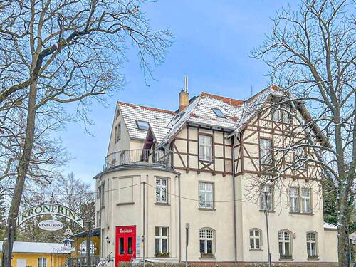 Haus im Winter - Hotel, Pension, Gasthof in Falkensee