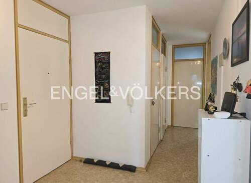 Flur - 4 Zimmer Etagenwohnung zum Kaufen in Tübingen