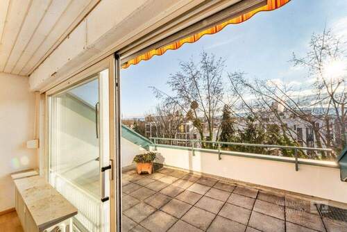 Aussicht auf Loggia - Lichtdurchflutete Dachgeschosswohnung mit modernem Grundriss in der Nordstadt Radolfzell