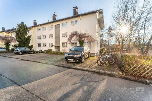 Außenansicht mit Stellplatz - Etagenwohnung mit 92,20 m&sup2; in Radolfzell am Bodensee zum Kaufen