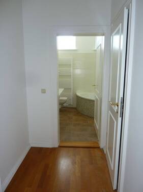 16_Blick ins Bad_1129.JPG - 