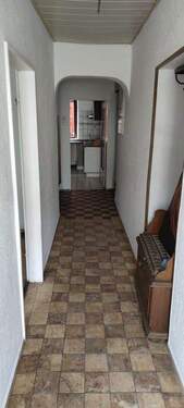 Flur Erdgeschoss - 3 Zimmer Mehrfamilienhaus, Wohnhaus zum Kaufen in Kastel-Staadt