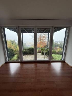 Bild 2 - Super 4 Raum Whg. - Süd-Lage, Küche, Terrasse, Garten, Fußbodenhzg., Stlpl.