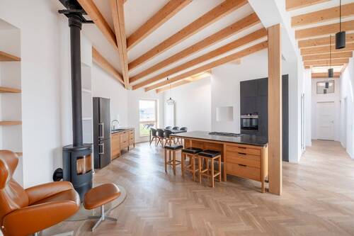 Offene Küche mit Essbereich - Lichtdurchflutet. Stilvoll. Einmalig. Lichtdurchflutete Wohnung mit Kamin & Dachterrasse