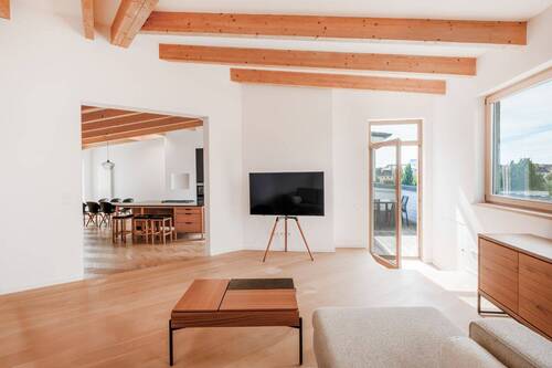 Wohnbereich mit Zugang zur Terrasse - 4 Zimmer Etagenwohnung in Berlin