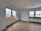 Wohnzimmer Durchgangszimmer mit Balkon (3) - Helle 2-Zimmerwohnung mit Balkon in ruhiger Lage
