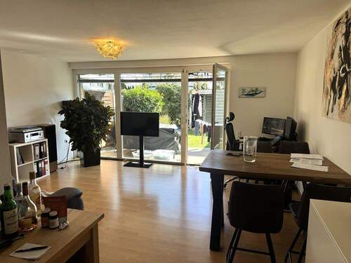 Wohnen und Essen.jpg - Moderne 2-Zimmer-Wohnung mit Südterrasse und Gartenanteil im Röthelheimpark