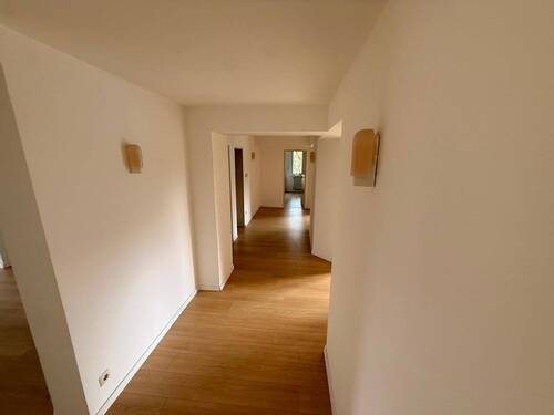 Flur - Etagenwohnung mit 169,00 m&sup2; in Gelsenkirchen zur Miete