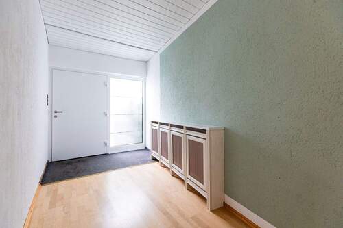 Eingangsbereich - 8 Zimmer Mehrfamilienhaus, Wohnhaus zum Kaufen in Bischofsheim