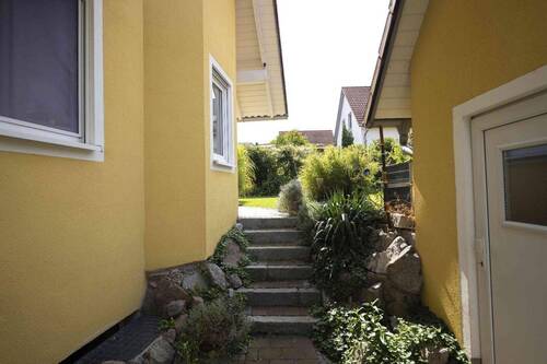Treppenaufgang zum Garten - Doppelhaushälfte mit 126,30 m² in Pettendorf zum Kaufen
