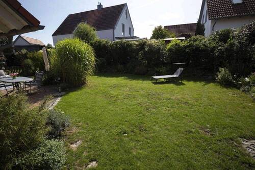 Garten mit Blick auf Terrasse - 