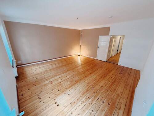 Wohnzimmer mit Blick auf Flur - 