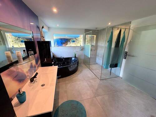 Bad EG - 2-Familienhaus mit Einliegerwohnung