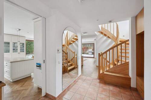 Eingangsbereich - Einfamilienhaus mit 238,00 m&sup2; in Berlin zum Kaufen