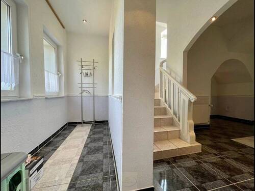 Flur, Garderobe, Treppe zum OG - 