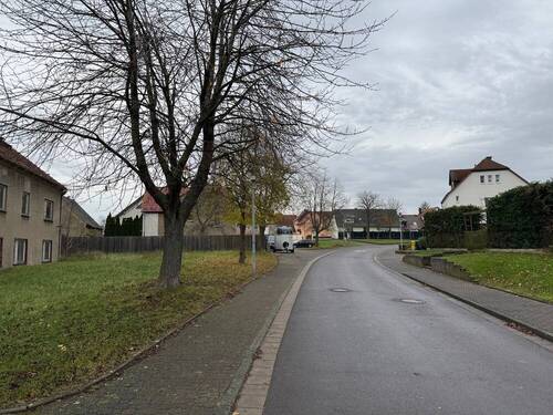 Straßenansicht nach Osten - Grundstück in Rötha / Pötzschau zum Kaufen