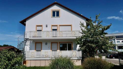 Ansicht Süd / Südwest mit Balkonen - 1 Zimmer Mehrfamilienhaus, Wohnhaus in Singen (Hohentwiel)