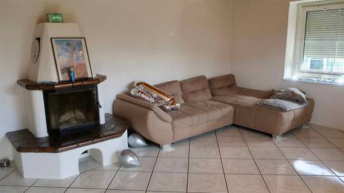Wohnzimmer mit Kamin EG - 