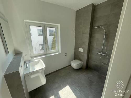 Modernes Badezimmer - 2 Zimmer Etagenwohnung in München