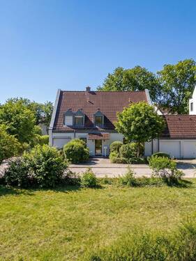 Hausansicht - 4 Zimmer Etagenwohnung zum Kaufen in Stahnsdorf