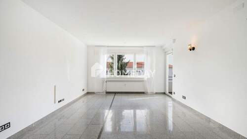 Wohnzimmer 1 - Elegante 3-Zimmer-Etagenwohnung mit Loggia, Einbauküche & Fußbodenheizung - stilvoll modernisiert