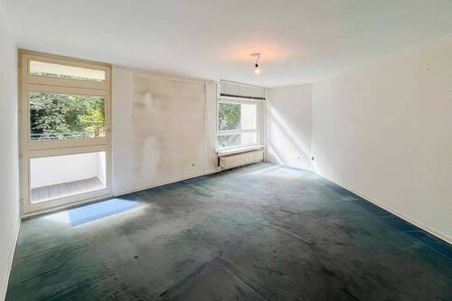 Großes Wohnzimmer - 2 Zimmer Einfamilienhaus zum Kaufen in Berlin