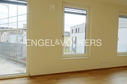 Zimmer mit Balkonzugang - 2 Zimmer Etagenwohnung zur Miete in Tübingen