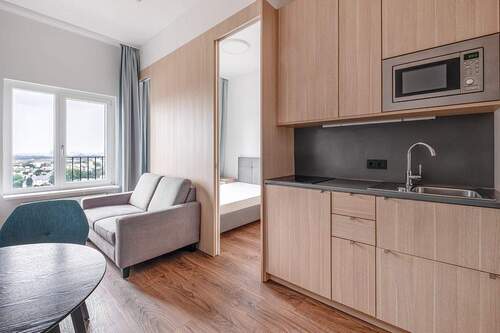 Einbauküche mit Blick in das Schlafzimmer - Etagenwohnung mit 30,00 m&sup2; in Berlin zum Kaufen