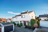 Außenansicht vorne - 4 Zimmer Reihenendhaus in Filderstadt