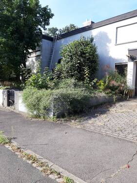 Vorderansicht - Freistehendes Einfamilienhaus m. Doppelgarage