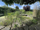 Freizeitfläche mit Gartenteich - 