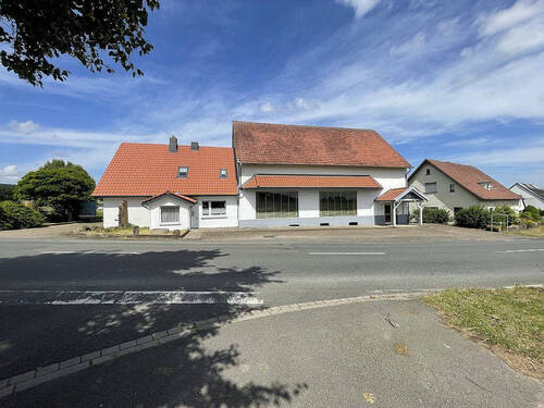 Gebäudeansicht von Straße - Wohn- und Geschäftshaus in Hille