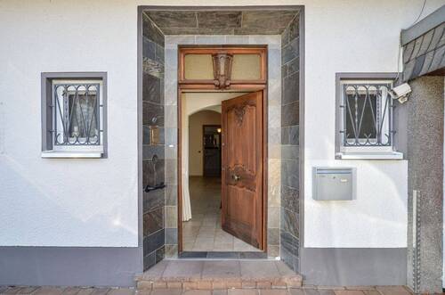 Hauseingang - 4 Zimmer Einfamilienhaus zum Kaufen in Bergisch Gladbach