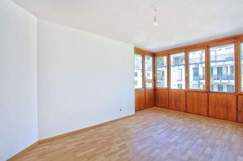 Großzügige Stellflächen - 