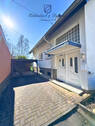 Hauseingang mit Carport + Stellplatz - 