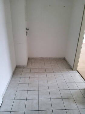 Flur - 2 Zimmer Etagenwohnung zur Miete in Dessau-Roßlau