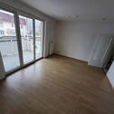 Wohnzimmer mit Balkon - 2 Zimmer Etagenwohnung in Dessau-Roßlau