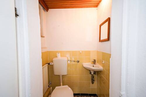EG WC - 