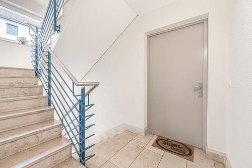 Treppenhaus Neubau - Mehrfamilienhaus, Wohnhaus in Berlin zum Kaufen