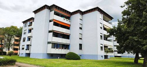 Außenansicht - 4 Zimmer Wohnung mit Balkon und Stellplatz, sofort verfügbar!